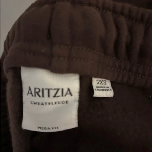 ❌SOLD❌Aritzia mega sweatpants - Picture 2 of 4